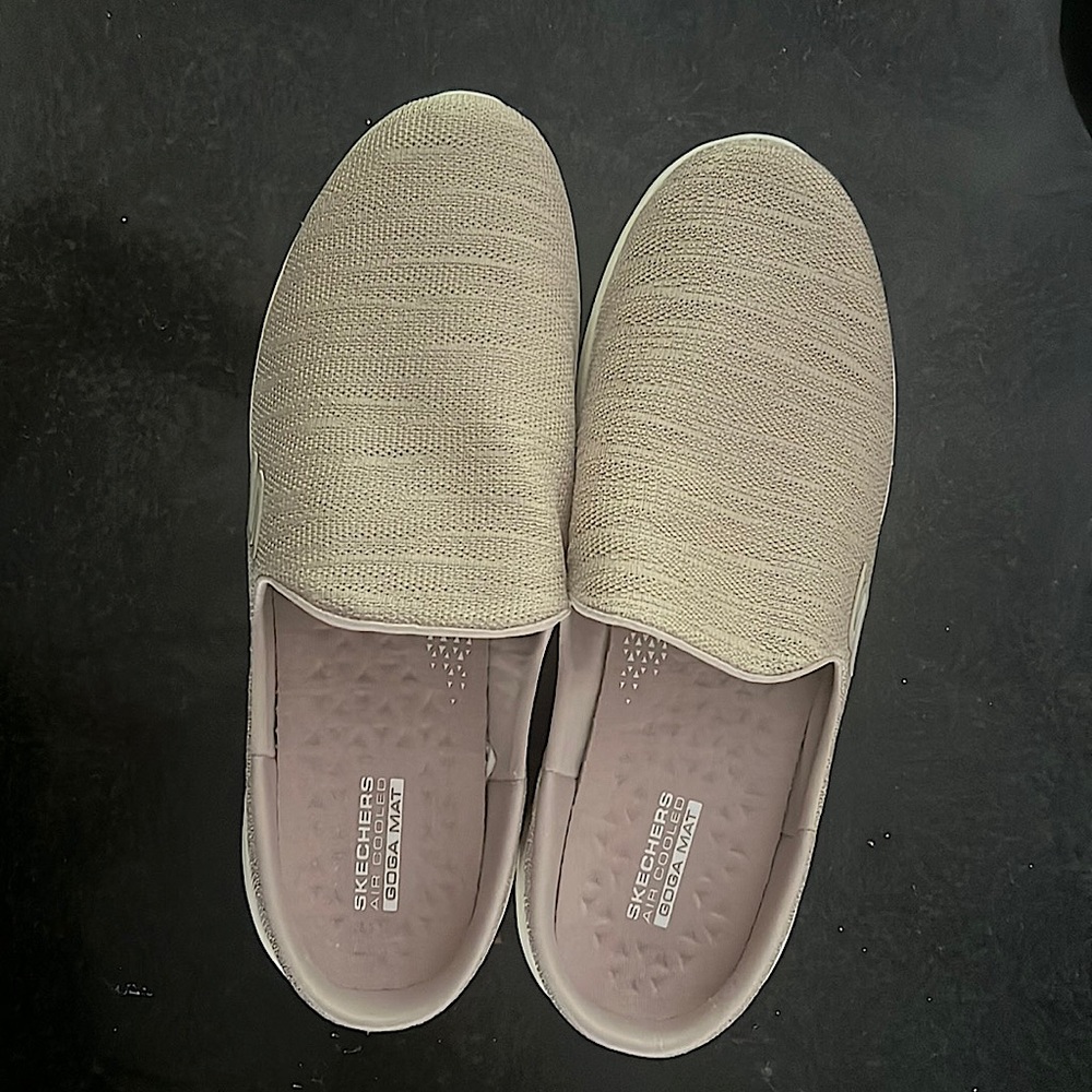 Barely used, soles clean, sketchers Air Cooled Goga Mat sneakers.